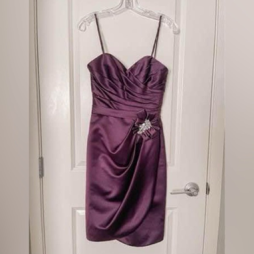 *NEW* Sorella Vita, size 4. 

Can be worn with straps or strapless.
